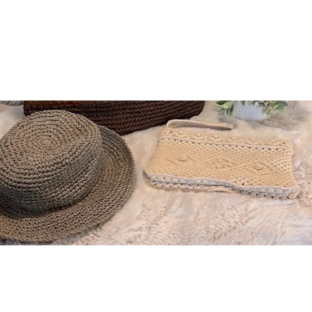 GAP cream macramé